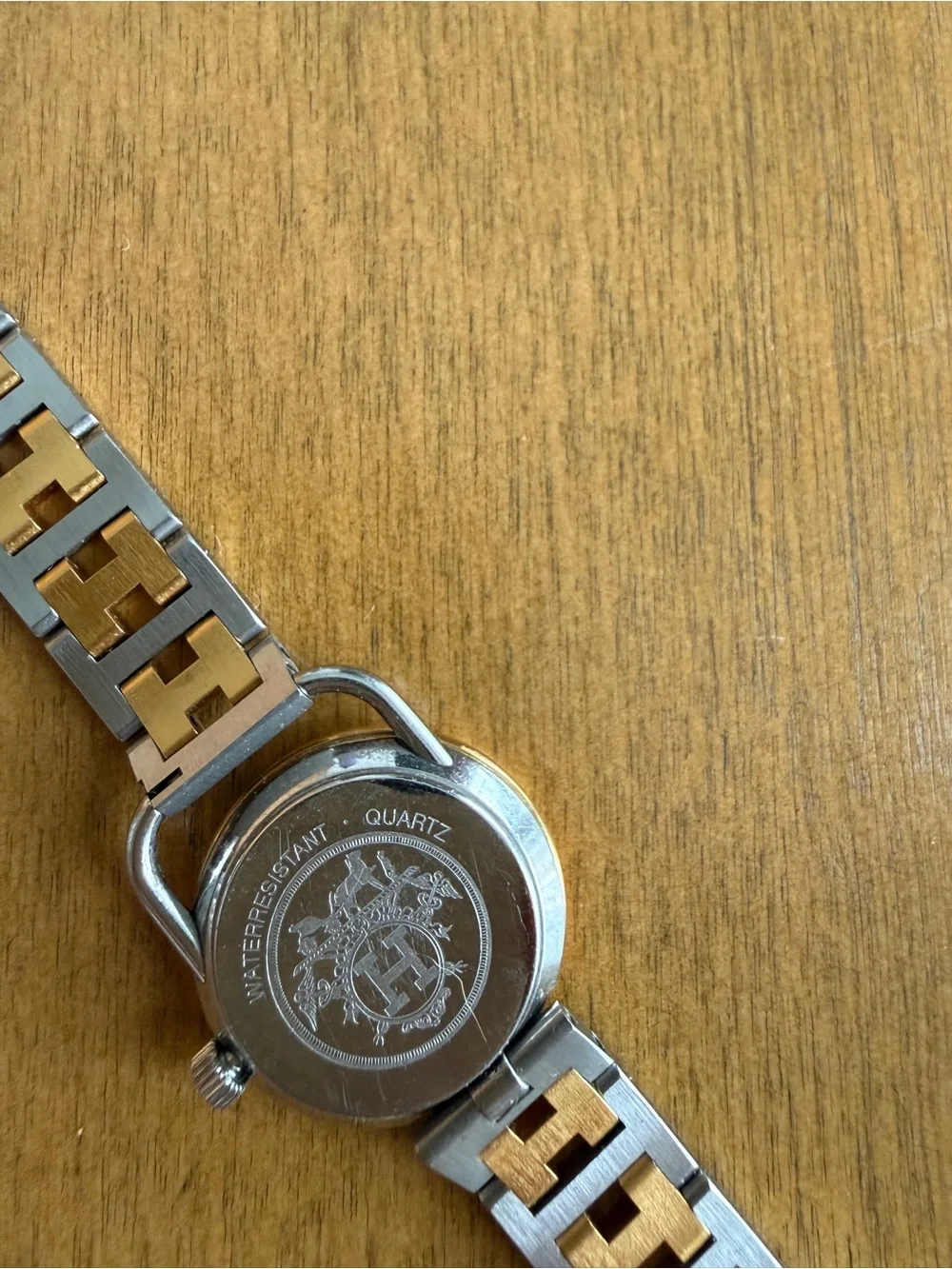 AUTH Hermès Two-Tone Round Dial Women's Watch in Cream and Gold